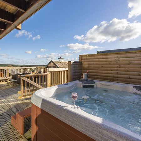Lodge 40, Retallack Resort & Spa St Columb Major Exterior photo